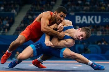 Bakü finalinde kupa ile kutlama anı