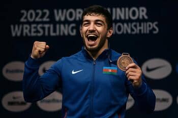 2022 Dünya Gençler Güreş Şampiyonasında Azerbaycanlı sporcu podyumda